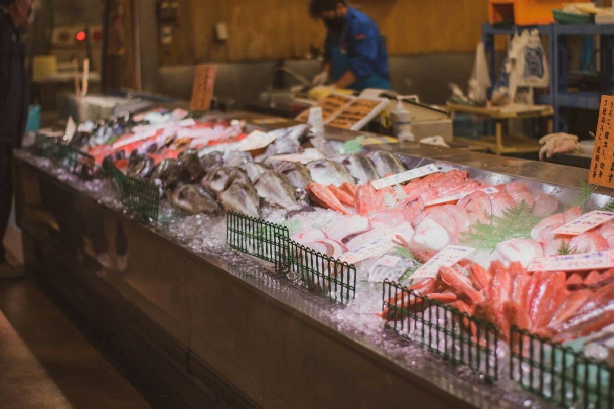 日本在地市場的鮮魚攤