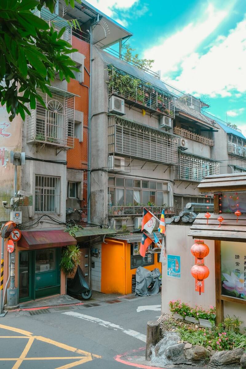 提灯の下がる台湾の街角